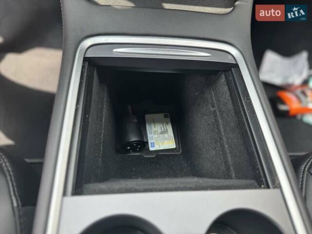 Белый Тесла Модель 3, объемом двигателя 0 л и пробегом 39 тыс. км за 21200 $, фото 45 на Automoto.ua