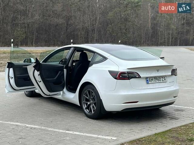 Белый Тесла Модель 3, объемом двигателя 0 л и пробегом 22 тыс. км за 24999 $, фото 43 на Automoto.ua