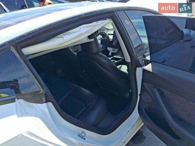 Белый Тесла Модель 3, объемом двигателя 0 л и пробегом 120 тыс. км за 9700 $, фото 8 на Automoto.ua
