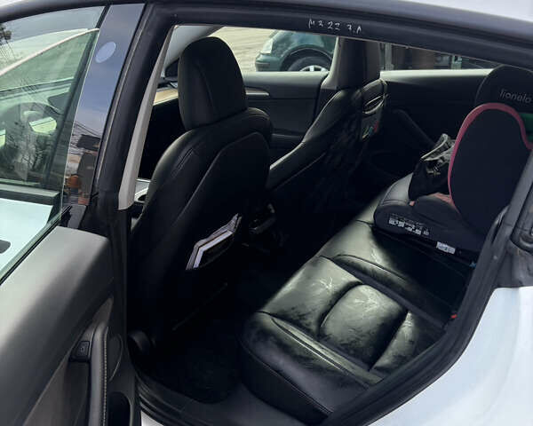 Білий Тесла Модель 3, об'ємом двигуна 0 л та пробігом 58 тис. км за 21000 $, фото 5 на Automoto.ua