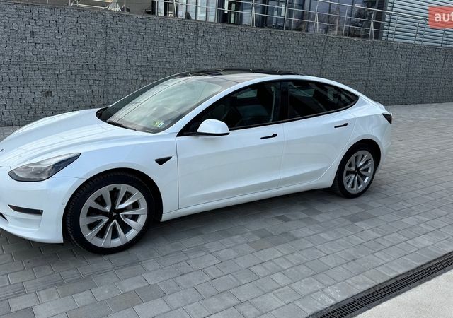 Белый Тесла Модель 3, объемом двигателя 0 л и пробегом 130 тыс. км за 18499 $, фото 11 на Automoto.ua