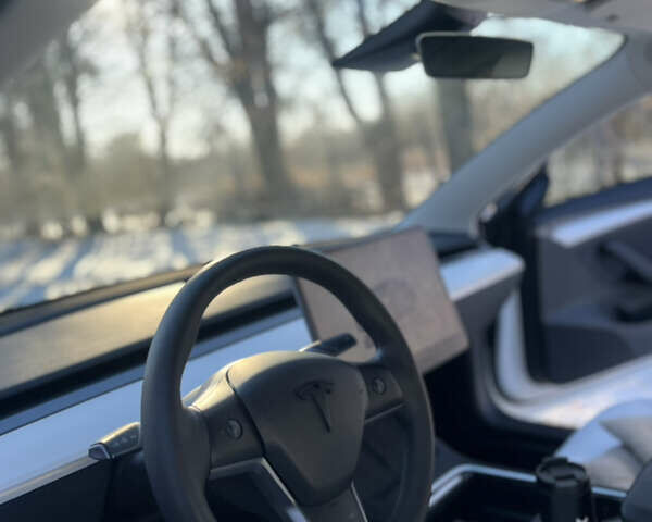 Білий Тесла Модель 3, об'ємом двигуна 0 л та пробігом 38 тис. км за 20999 $, фото 20 на Automoto.ua