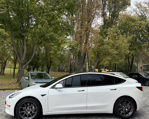 Білий Тесла Модель 3, об'ємом двигуна 0 л та пробігом 78 тис. км за 22999 $, фото 9 на Automoto.ua