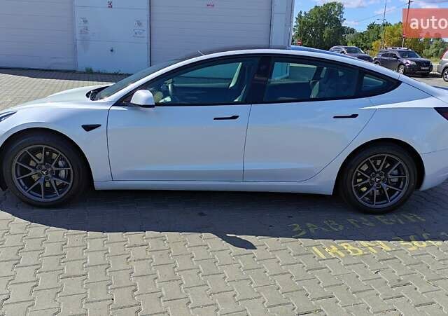 Білий Тесла Модель 3, об'ємом двигуна 0 л та пробігом 58 тис. км за 25700 $, фото 9 на Automoto.ua