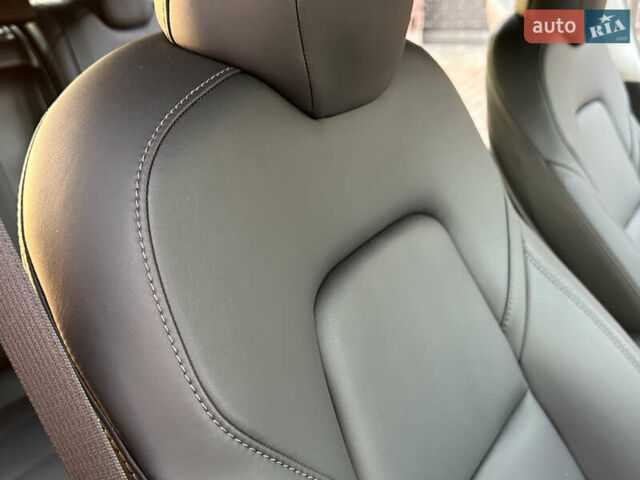 Белый Тесла Модель 3, объемом двигателя 0 л и пробегом 1 тыс. км за 37999 $, фото 33 на Automoto.ua