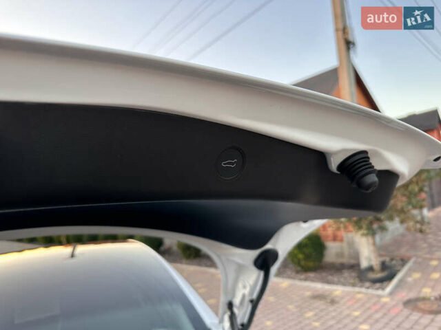 Белый Тесла Модель 3, объемом двигателя 0 л и пробегом 1 тыс. км за 37999 $, фото 68 на Automoto.ua