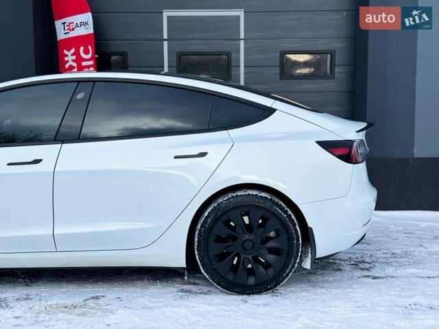 Белый Тесла Модель 3, объемом двигателя 0 л и пробегом 35 тыс. км за 20999 $, фото 6 на Automoto.ua