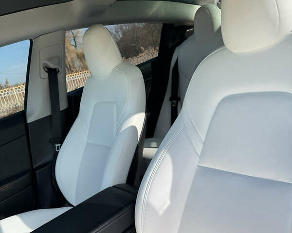 Білий Тесла Модель 3, об'ємом двигуна 0 л та пробігом 47 тис. км за 21500 $, фото 34 на Automoto.ua