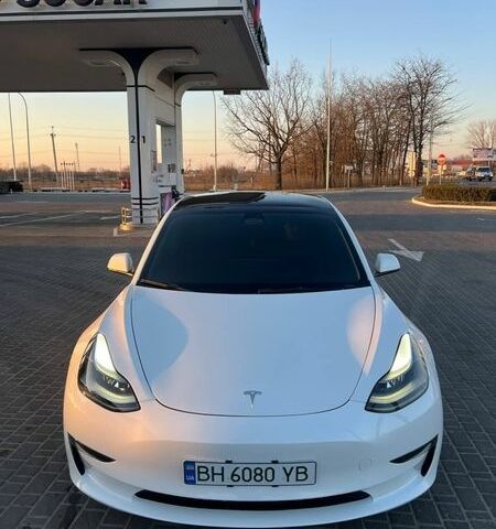 Белый Тесла Модель 3, объемом двигателя 0 л и пробегом 80 тыс. км за 18500 $, фото 4 на Automoto.ua