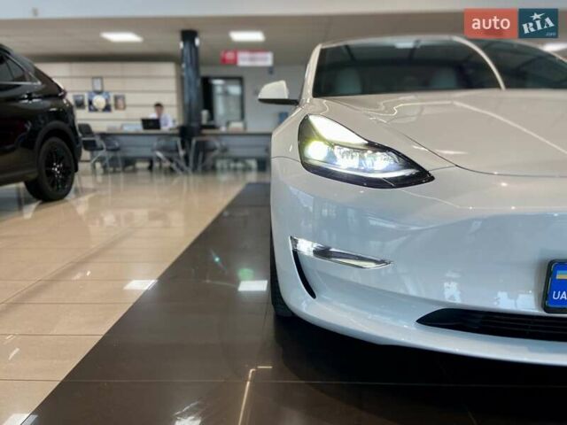 Белый Тесла Модель 3, объемом двигателя 0 л и пробегом 18 тыс. км за 28999 $, фото 13 на Automoto.ua