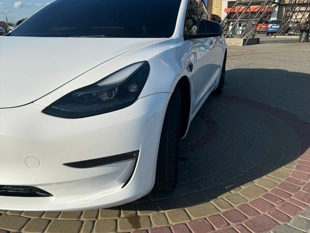 Білий Тесла Модель 3, об'ємом двигуна 0 л та пробігом 59 тис. км за 21000 $, фото 1 на Automoto.ua