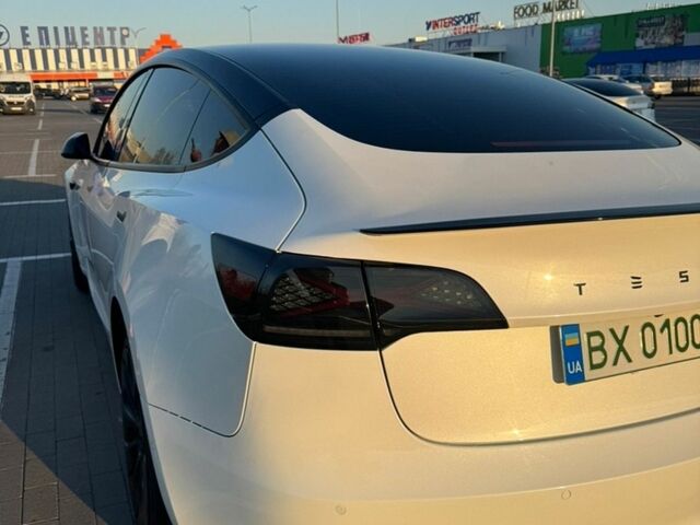Белый Тесла Модель 3, объемом двигателя 0 л и пробегом 14 тыс. км за 25500 $, фото 4 на Automoto.ua