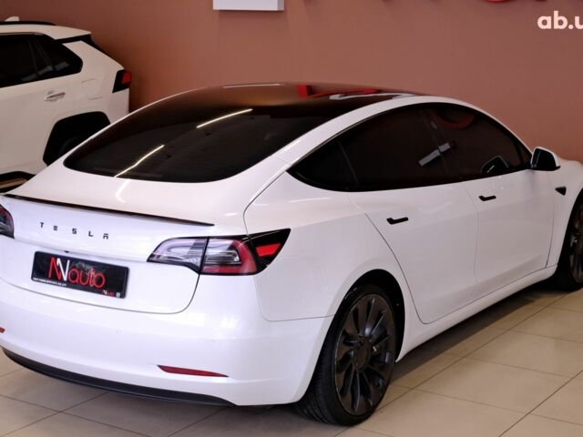 Белый Тесла Модель 3, объемом двигателя 0 л и пробегом 60 тыс. км за 22900 $, фото 4 на Automoto.ua