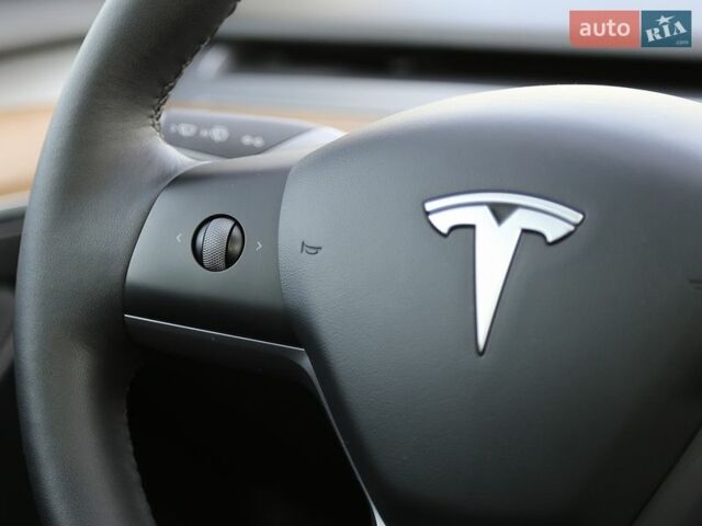 Білий Тесла Модель 3, об'ємом двигуна 0 л та пробігом 47 тис. км за 25000 $, фото 17 на Automoto.ua