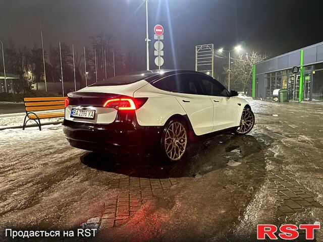 Білий Тесла Модель 3, об'ємом двигуна 0 л та пробігом 74 тис. км за 23500 $, фото 3 на Automoto.ua