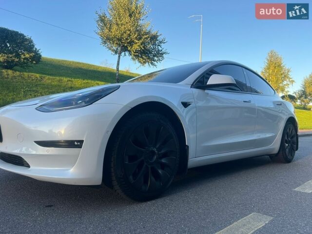 Білий Тесла Модель 3, об'ємом двигуна 0 л та пробігом 122 тис. км за 18500 $, фото 2 на Automoto.ua