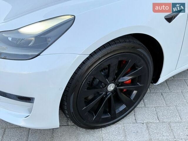 Белый Тесла Модель 3, объемом двигателя 0 л и пробегом 95 тыс. км за 19900 $, фото 26 на Automoto.ua