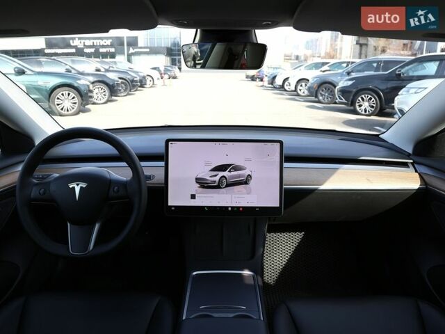 Білий Тесла Модель 3, об'ємом двигуна 0 л та пробігом 47 тис. км за 25000 $, фото 6 на Automoto.ua