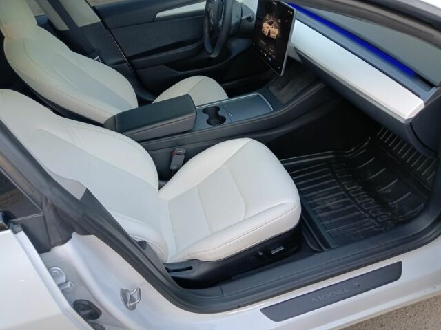 Белый Тесла Модель 3, объемом двигателя 0 л и пробегом 100 тыс. км за 23500 $, фото 3 на Automoto.ua