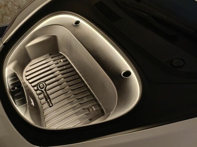 Белый Тесла Модель 3, объемом двигателя 0 л и пробегом 100 тыс. км за 23500 $, фото 6 на Automoto.ua