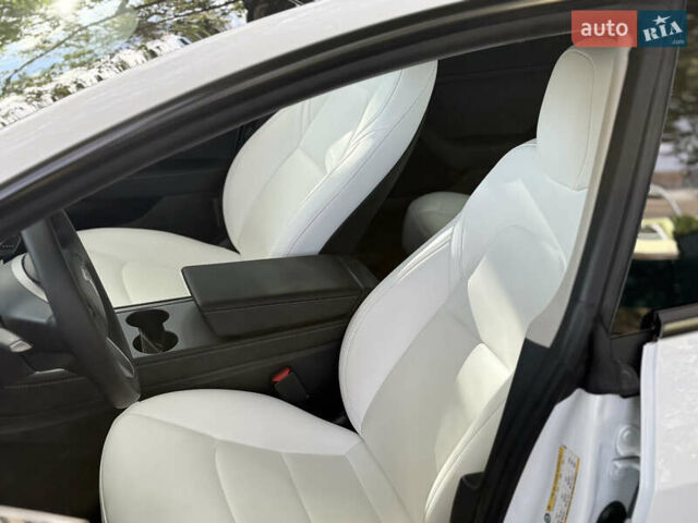 Тесла Модель 3 2022 в Дубно на Automoto.ua Белый Тесла Модель 3, объемом двигателя 0 л и пробегом 57 тыс. км за 22700 $, фото 8 на Automoto.ua