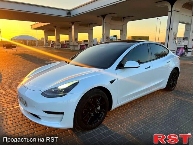 Білий Тесла Модель 3, об'ємом двигуна 0.21 л та пробігом 80 тис. км за 18500 $, фото 3 на Automoto.ua