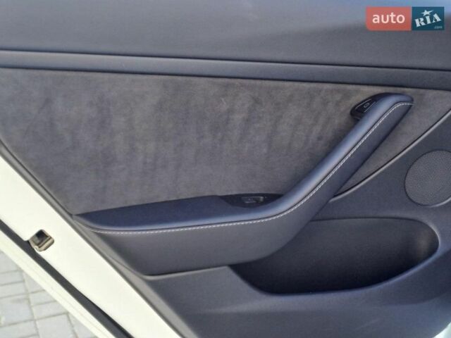 Білий Тесла Модель 3, об'ємом двигуна 0 л та пробігом 36 тис. км за 19990 $, фото 24 на Automoto.ua