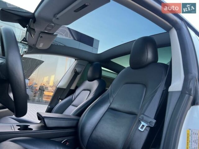 Белый Тесла Модель 3, объемом двигателя 0 л и пробегом 80 тыс. км за 18500 $, фото 16 на Automoto.ua