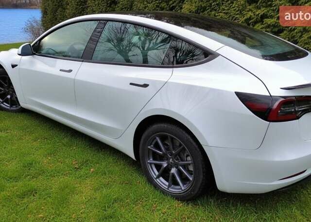 Білий Тесла Модель 3, об'ємом двигуна 0 л та пробігом 58 тис. км за 23500 $, фото 2 на Automoto.ua