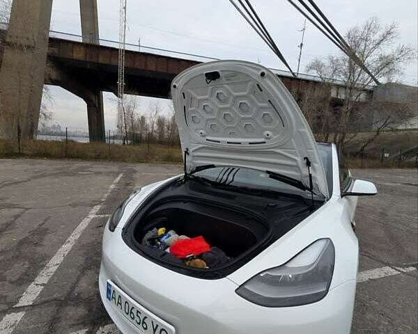 Белый Тесла Модель 3, объемом двигателя 0 л и пробегом 118 тыс. км за 21999 $, фото 4 на Automoto.ua