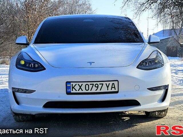 Белый Тесла Модель 3, объемом двигателя 0.18 л и пробегом 90 тыс. км за 18700 $, фото 1 на Automoto.ua