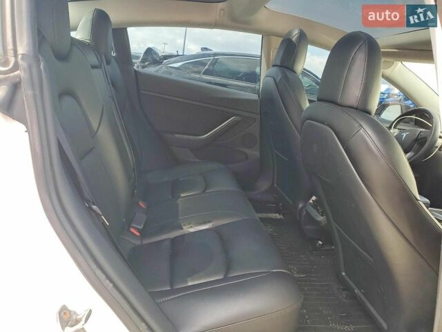 Белый Тесла Модель 3, объемом двигателя 0 л и пробегом 130 тыс. км за 5500 $, фото 10 на Automoto.ua