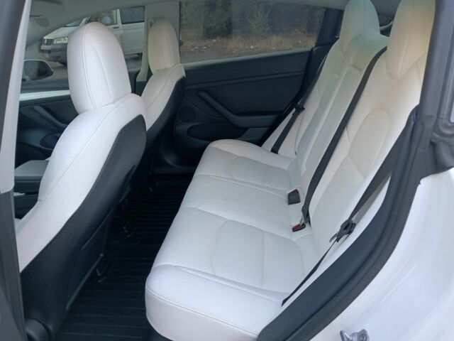 Белый Тесла Модель 3, объемом двигателя 0 л и пробегом 100 тыс. км за 24000 $, фото 5 на Automoto.ua