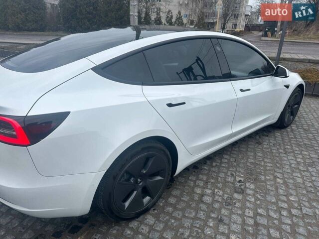 Белый Тесла Модель 3, объемом двигателя 0 л и пробегом 21 тыс. км за 30900 $, фото 3 на Automoto.ua
