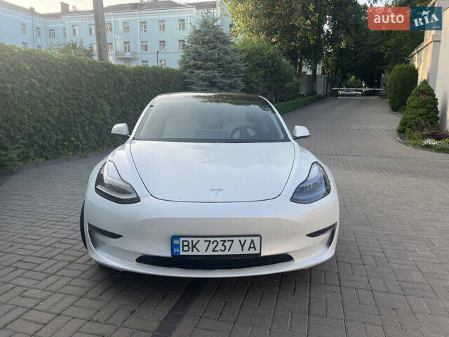 Белый Тесла Модель 3, объемом двигателя 0 л и пробегом 88 тыс. км за 21900 $, фото 1 на Automoto.ua