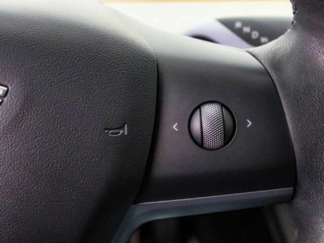 Белый Тесла Модель 3, объемом двигателя 0 л и пробегом 19 тыс. км за 10500 $, фото 11 на Automoto.ua