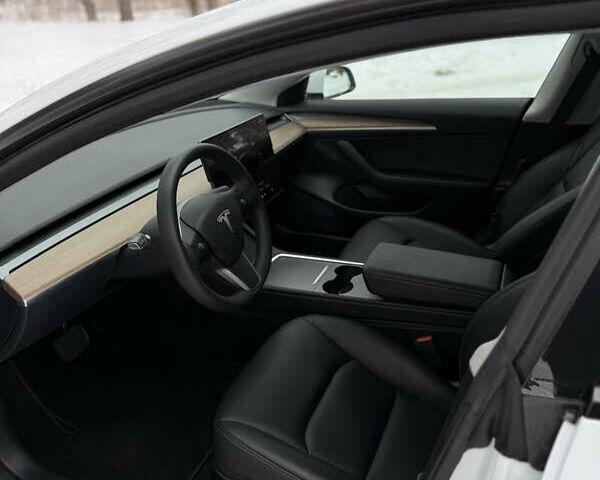 Білий Тесла Модель 3, об'ємом двигуна 0 л та пробігом 42 тис. км за 22100 $, фото 8 на Automoto.ua