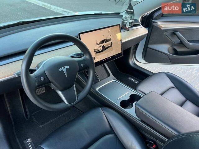 Белый Тесла Модель 3, объемом двигателя 0 л и пробегом 80 тыс. км за 18500 $, фото 15 на Automoto.ua