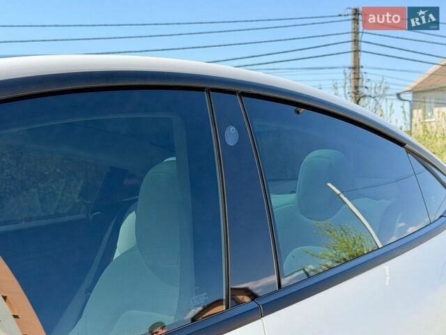 Белый Тесла Модель 3, объемом двигателя 0 л и пробегом 19 тыс. км за 23990 $, фото 15 на Automoto.ua