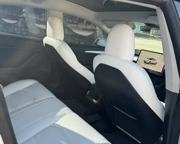 Білий Тесла Модель 3, об'ємом двигуна 0 л та пробігом 47 тис. км за 21500 $, фото 32 на Automoto.ua