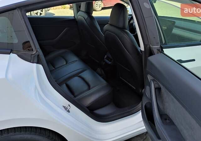 Білий Тесла Модель 3, об'ємом двигуна 0 л та пробігом 58 тис. км за 25700 $, фото 15 на Automoto.ua