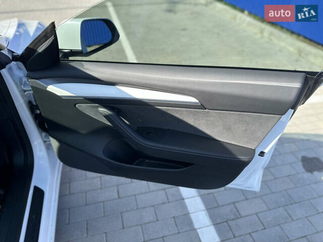 Білий Тесла Модель 3, об'ємом двигуна 0 л та пробігом 12 тис. км за 24900 $, фото 5 на Automoto.ua
