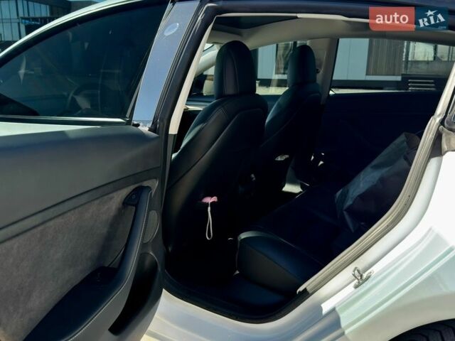 Білий Тесла Модель 3, об'ємом двигуна 0 л та пробігом 72 тис. км за 23000 $, фото 14 на Automoto.ua