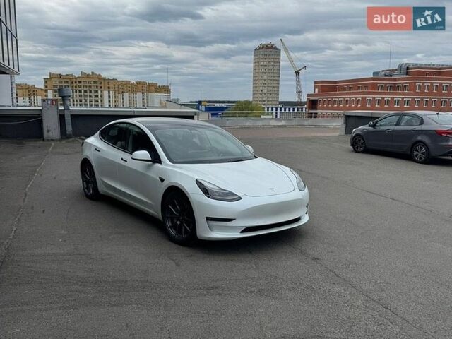 Белый Тесла Модель 3, объемом двигателя 0 л и пробегом 58 тыс. км за 19000 $, фото 9 на Automoto.ua