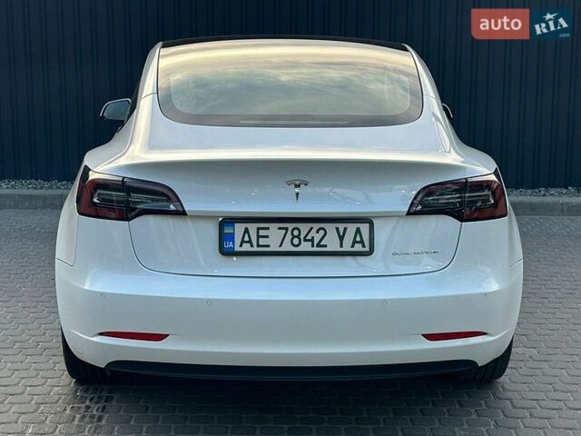 Белый Тесла Модель 3, объемом двигателя 0 л и пробегом 63 тыс. км за 22500 $, фото 4 на Automoto.ua