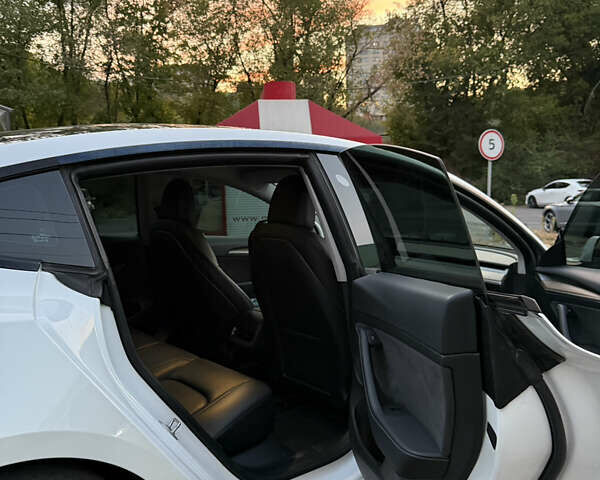 Белый Тесла Модель 3, объемом двигателя 0 л и пробегом 91 тыс. км за 24000 $, фото 10 на Automoto.ua