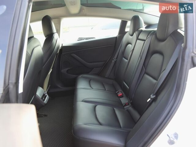 Білий Тесла Модель 3, об'ємом двигуна 0 л та пробігом 47 тис. км за 25000 $, фото 1 на Automoto.ua