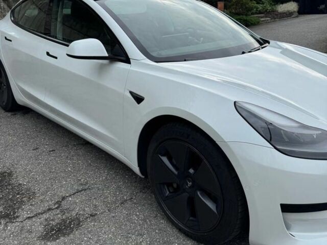 Белый Тесла Модель 3, объемом двигателя 0 л и пробегом 42 тыс. км за 13000 $, фото 6 на Automoto.ua