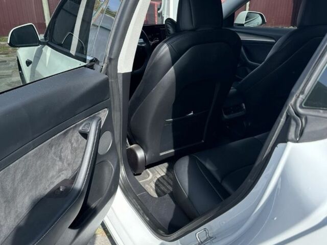 Білий Тесла Модель 3, об'ємом двигуна 0 л та пробігом 80 тис. км за 21700 $, фото 5 на Automoto.ua