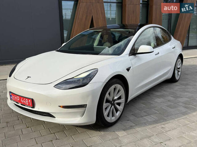 Белый Тесла Модель 3, объемом двигателя 0 л и пробегом 214 тыс. км за 16300 $, фото 1 на Automoto.ua